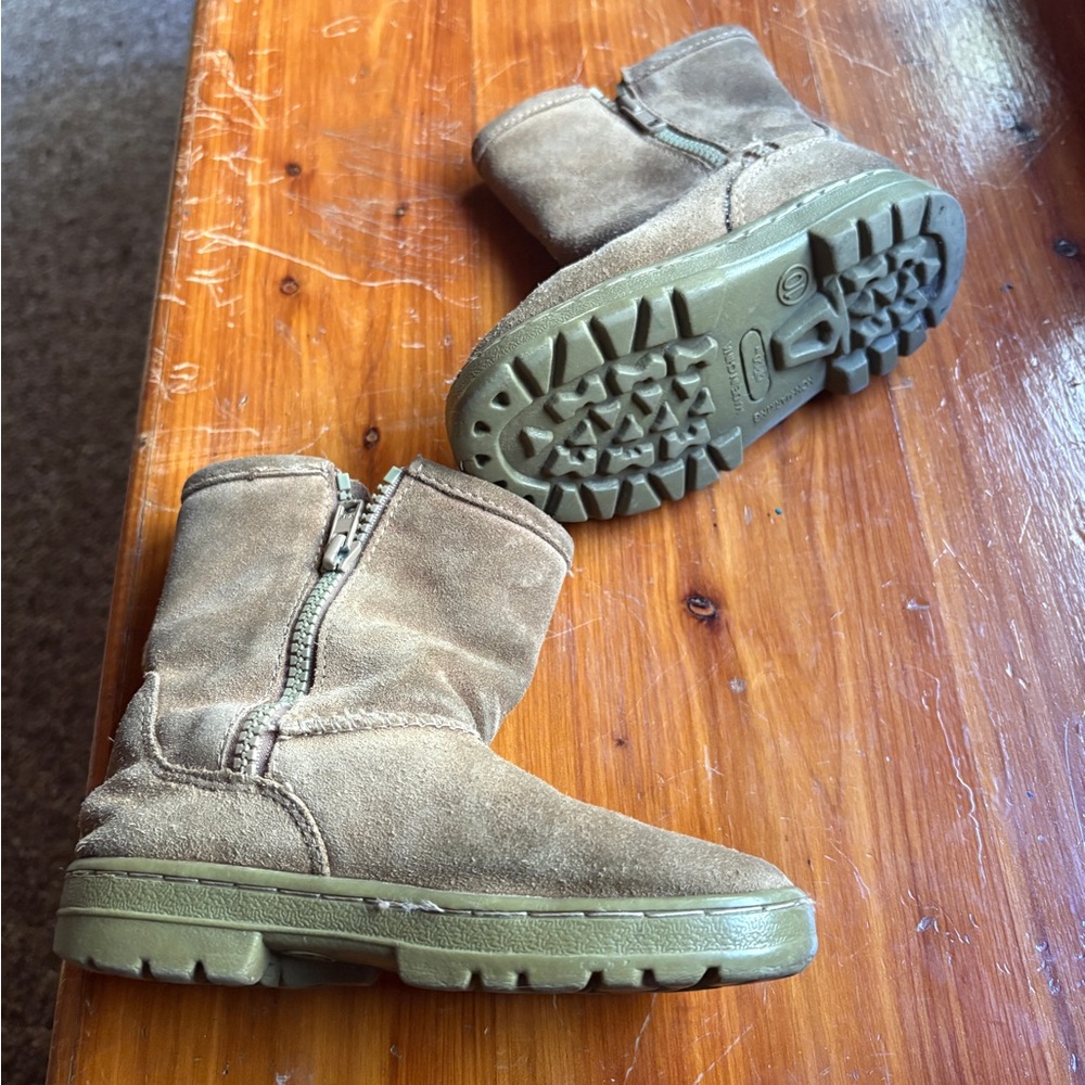 Circo Kids Brown Suede Boots Ugg look alike zip up fleece sherpa winter shoes